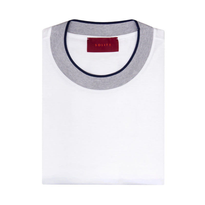 PLAYERA MANGA CORTA DE CUELLO CIRCULAR CON CARDIGAN GRIS Y AZUL EN COLOR BLANCO