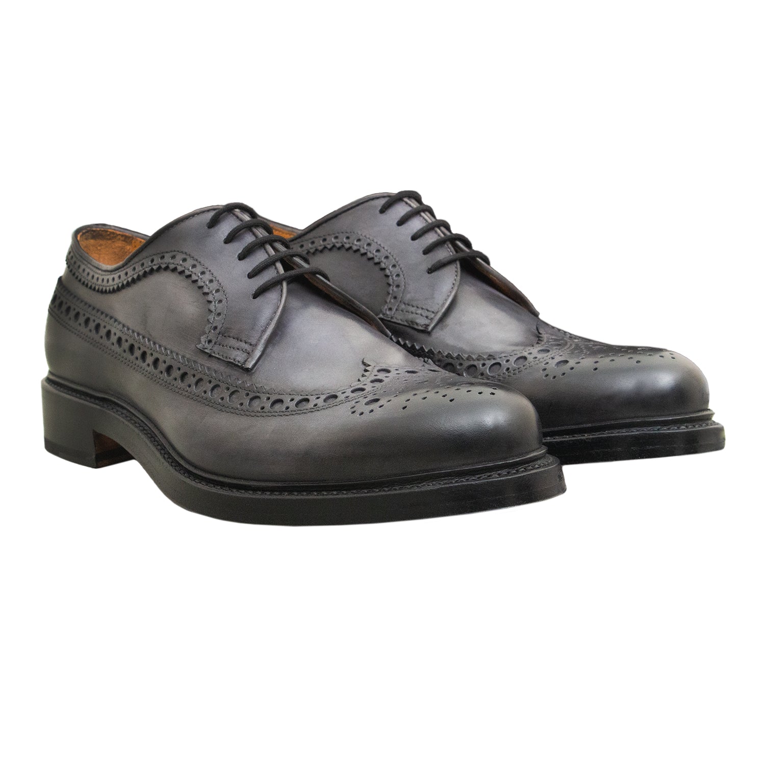 ZAPATO OXFORD EN CUERO CON PÁTINA A MANO EN COLOR GRIS OBSCURO