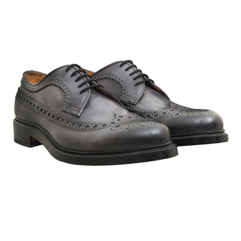 ZAPATO OXFORD EN CUERO CON PÁTINA A MANO EN COLOR GRIS OBSCURO
