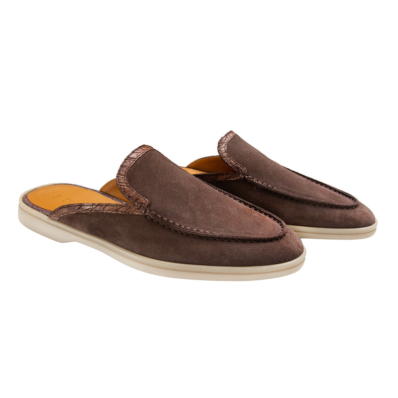 LOAFER BAJOS ABIERTOS EN SUEDE Y DETALLES EN COCODRILO CONSTRUCCIÓN SACHETTO COLOR GRIS CLARO