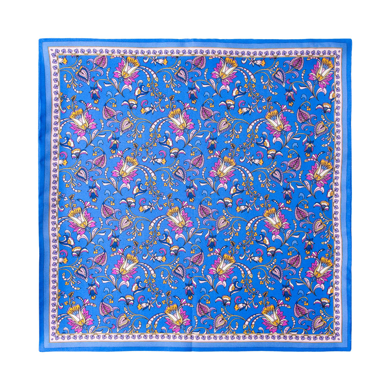 PAÑUELO DE SEDA AZUL CON FLORES GEOMÉTRICOS EN ROSA Y AZUL MEDIANOCHE