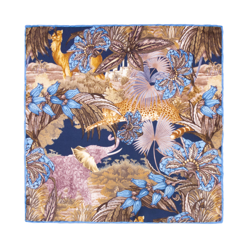 PAÑUELO DE SEDA CON FLORES Y ANIMALES EN COLOR AZUL, MARRÓN Y AZUL MARINO