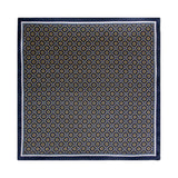 PAÑUELO DE SEDA CON GEOMETRÍAS DE CUADROS Y CÍRCULOS EN AZUL Y ORO