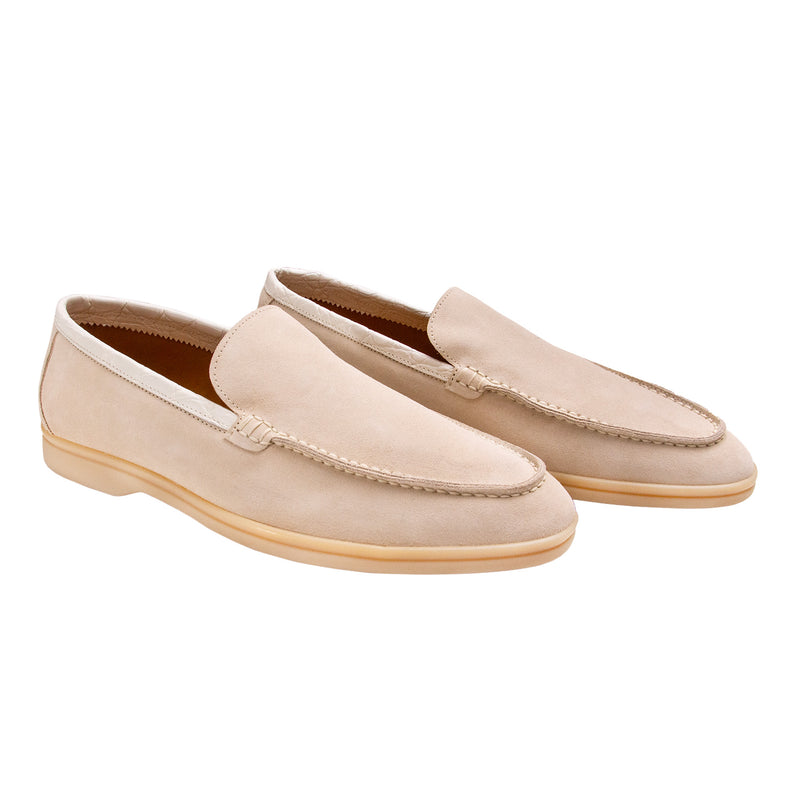 LOAFER BAJOS EN SUEDE Y DETALLES EN COCODRILO CONSTRUCCIÓN SACCHETTO COLOR CREMA