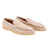 LOAFER BAJOS EN SUEDE Y DETALLES EN COCODRILO CONSTRUCCIÓN SACCHETTO COLOR CREMA
