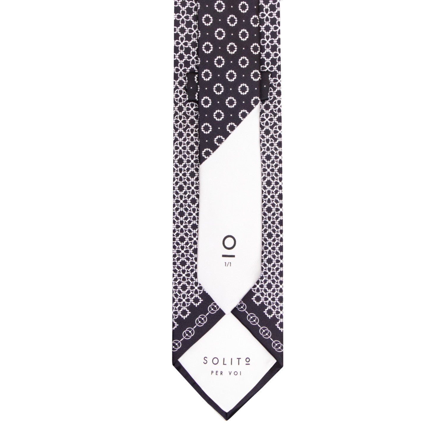 CORBATA EN SET CON PAÑUELO DE SEDA CON DIBUJOS GEOMÉTRICOS DEGRADADOS EN NEGRO Y GRIS