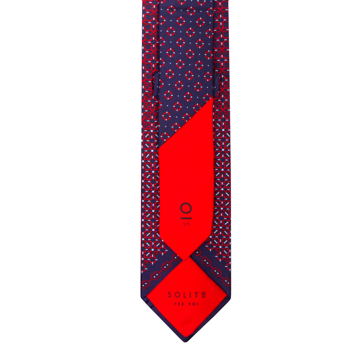 CORBATA EN SET CON PAÑUELO DE SEDA CON DIBUJOS GEOMÉTRICOS DE AZUL MARINO Y ROJO