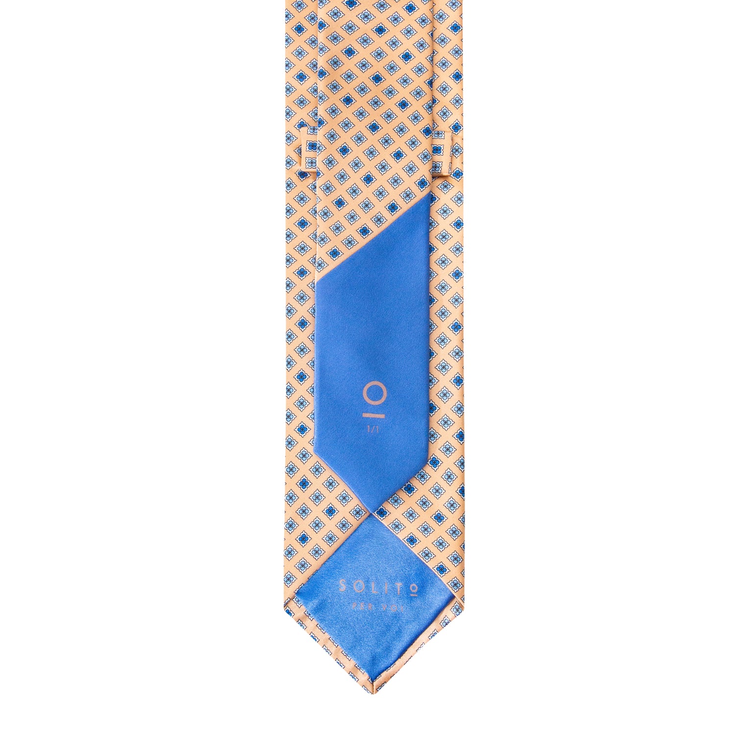 CORBATA EN SET CON PAÑUELO DE SEDA BEIGE CON CUADROS AZUL