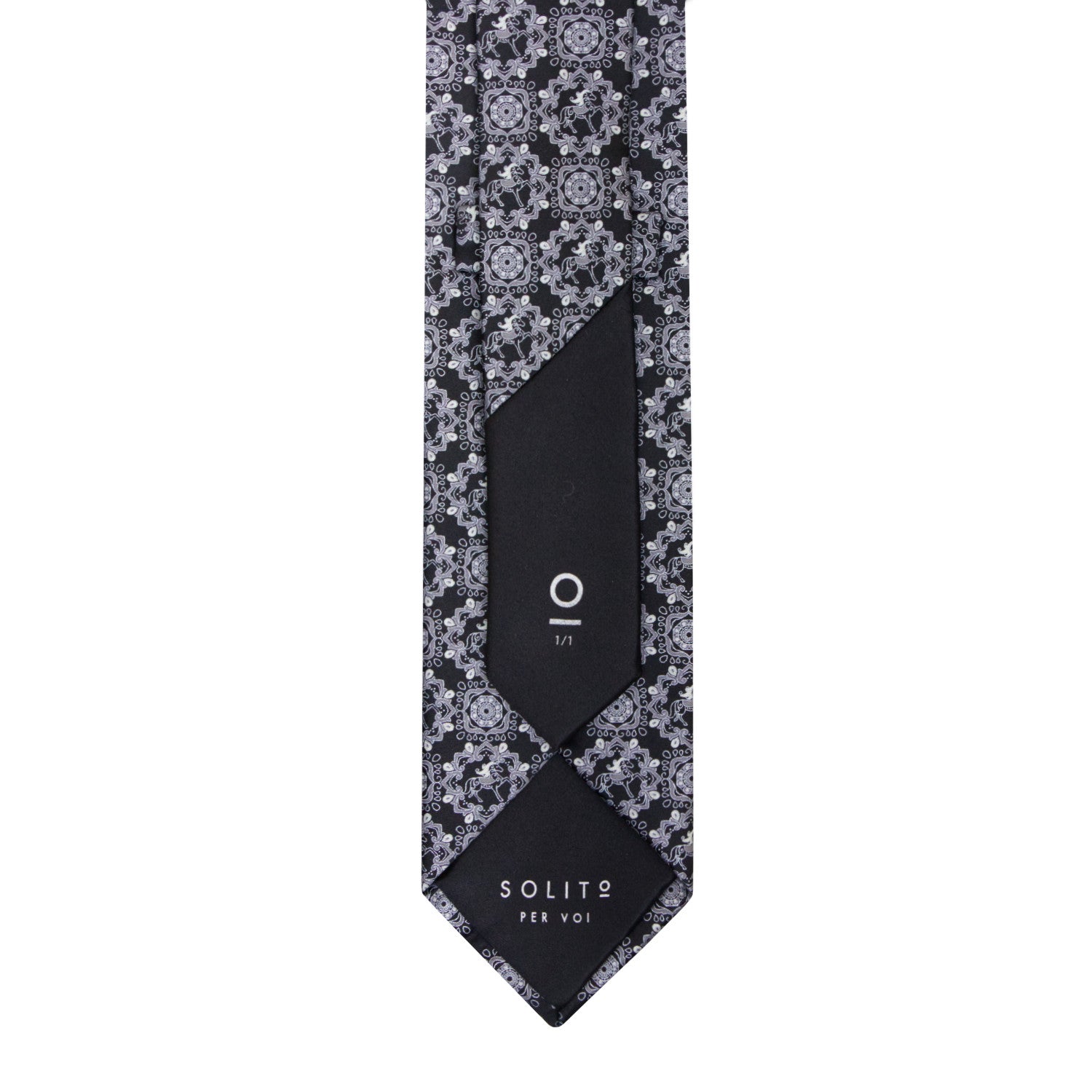 CORBATA EN SET CON PAÑUELO DE SEDA CON DIBUJOS GEOMÉTRICOS EN NEGRO Y GRIS