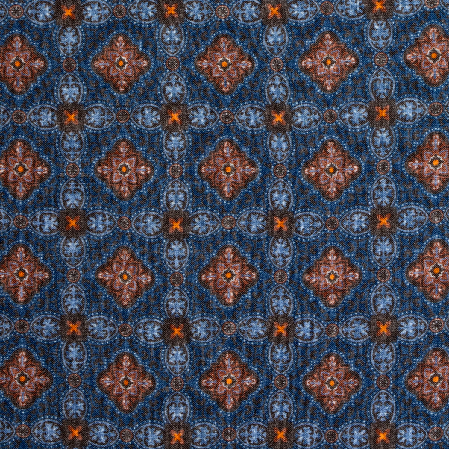 BUFANDA DE LANA AZUL CON MANDALAS NARANJAS Y CADENAS AZULES