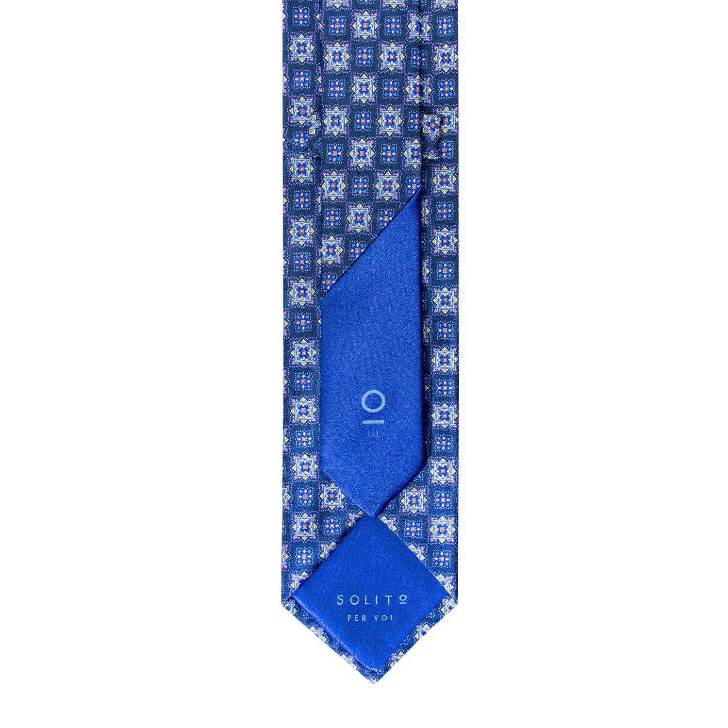 CORBATA EN SET CON PAÑUELO DE SEDA CON DISEÑOS DE CUADROS Y ESTRELLAS LILA, AZUL MARINO Y AZUL CIELO