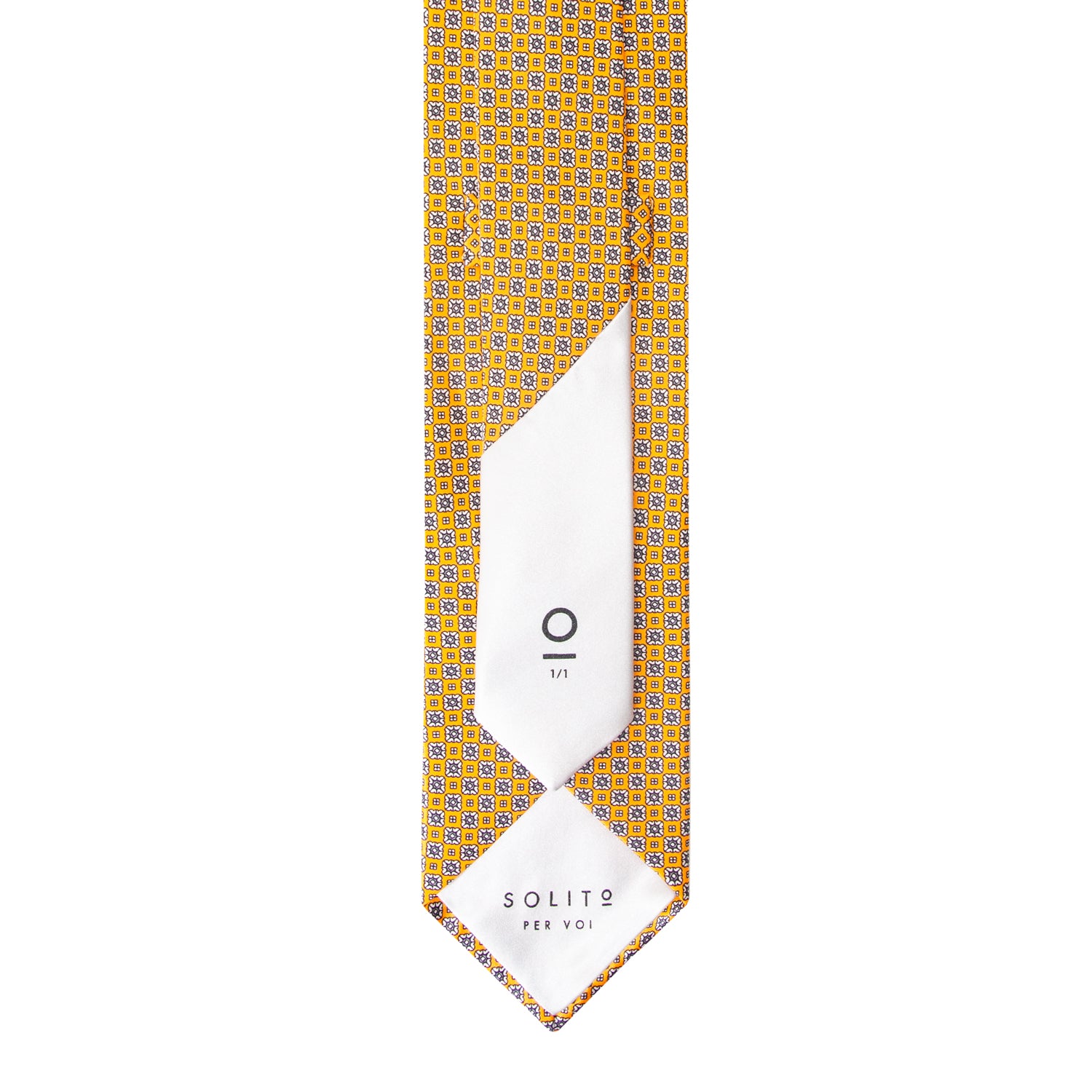 CORBATA EN SET CON PAÑUELO DE SEDA NARANJA CON DISEÑO DE MICROCUADROS GRIS