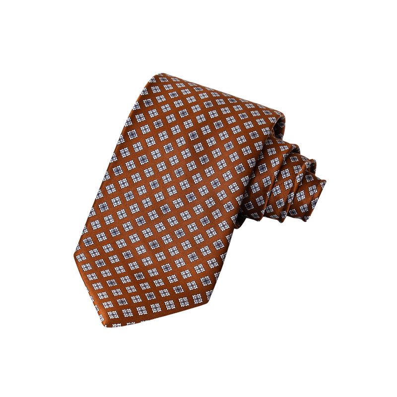 CORBATA EN SET CON PAÑUELO DE SEDA MARRÓN CON CUADROS GRIS CLARO