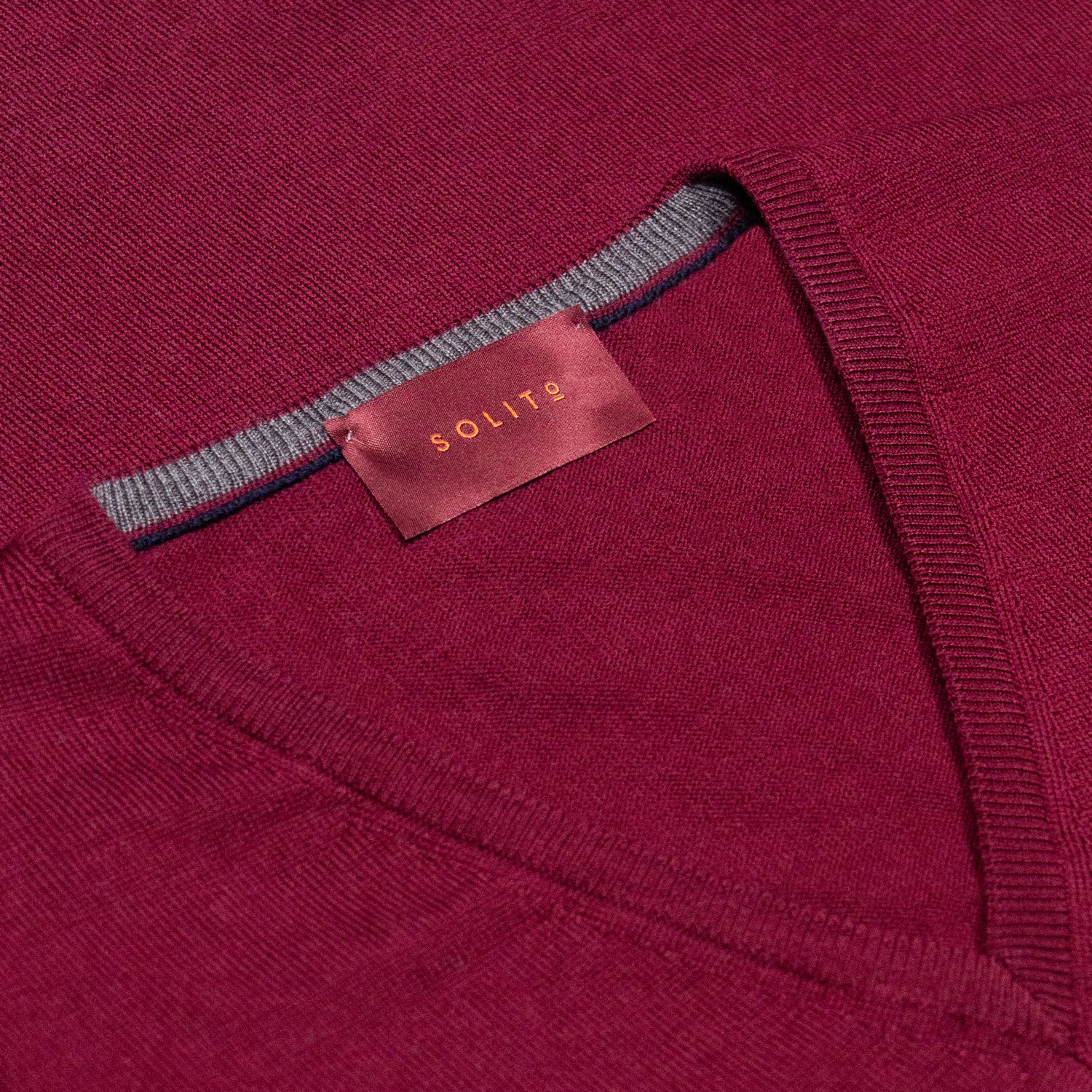CHALECO CUELLO V EN CASHMERE COLOR VINO
