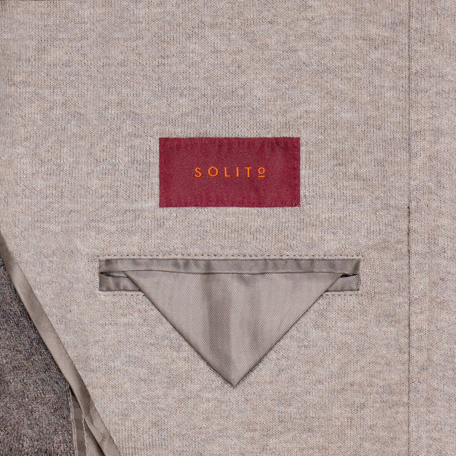 CHAMARRA CAZADORA ESTILO SAHARIANA COLOR ARENA CON BOTONES DE CUERNO