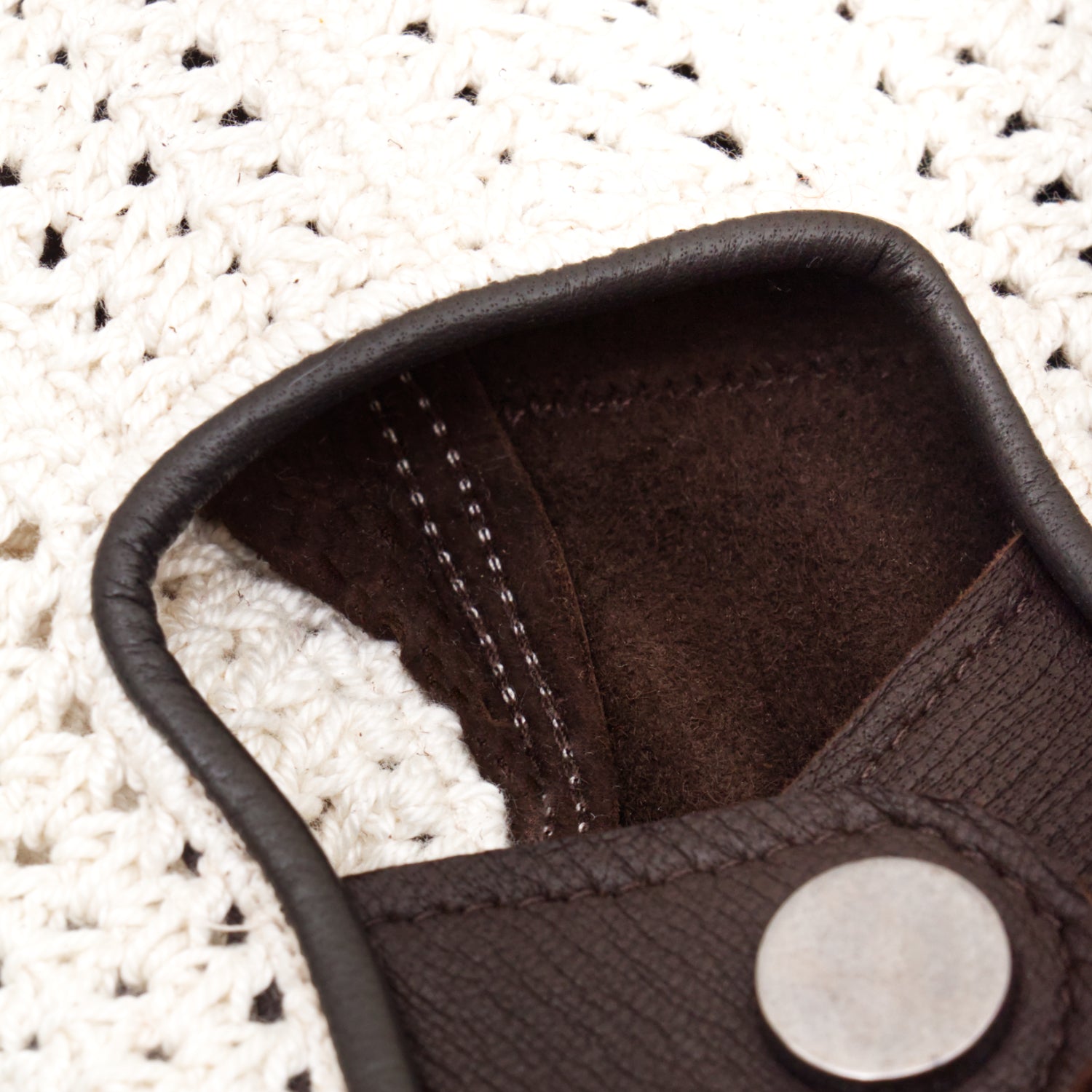 GUANTES PARA CONDUCIR EN "CROCHET" BLANCO Y PIEL DE CIERVO NEGRA