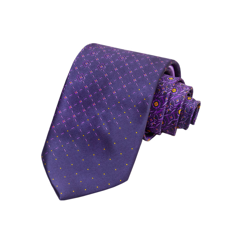 CORBATA EN SET CON PAÑUELO DE SEDA CON DIBUJOS GEOMÉTRICOS DE AZUL MARINO Y MORADO