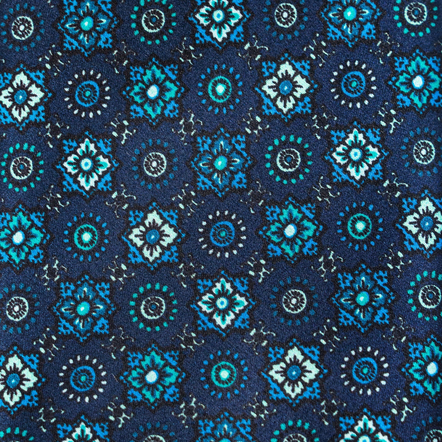 CORBATA EN SET CON PAÑUELO SOLITO FONDO AZUL MARINO CON FLORES TURQUESA CON CAJA 100% SEDA