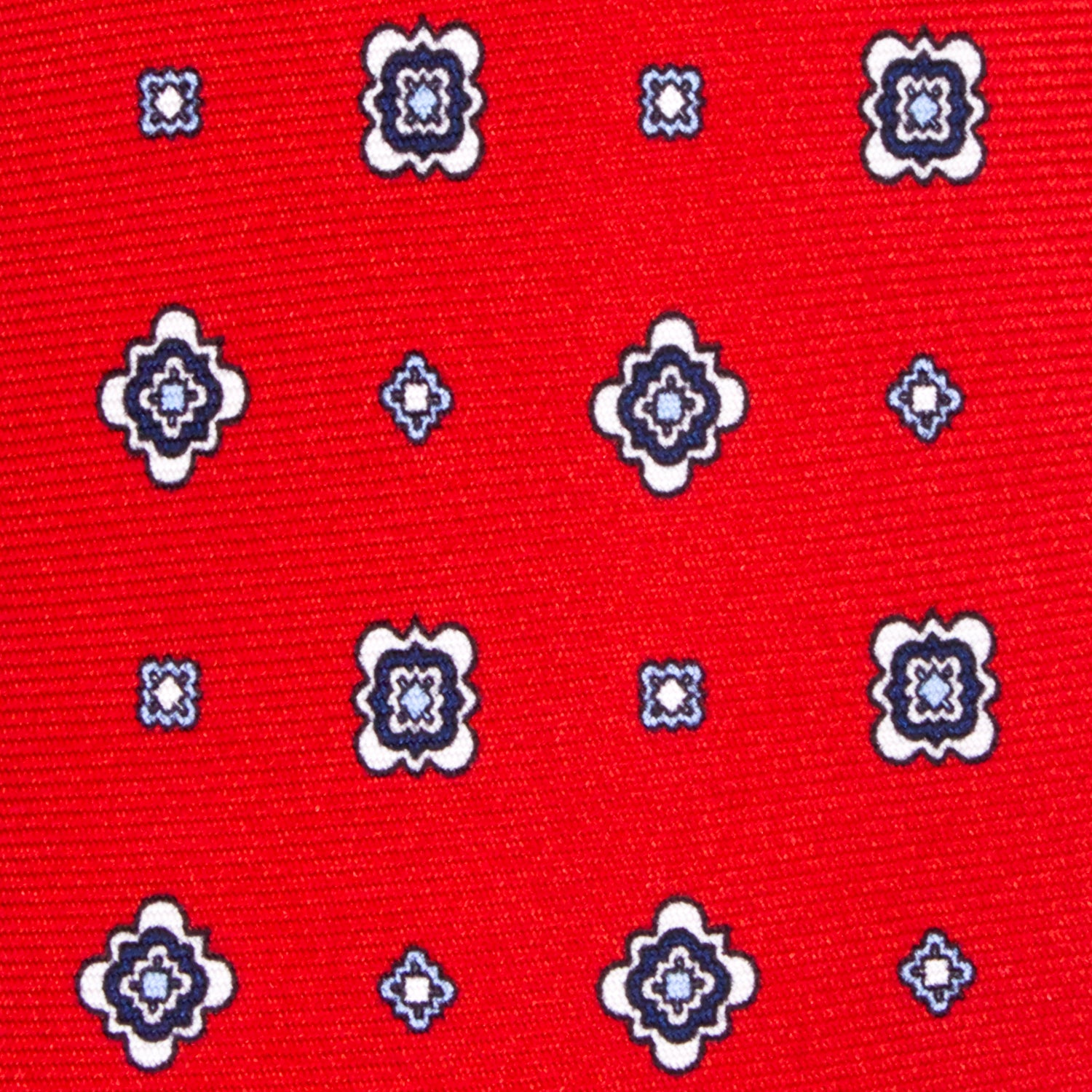 CORBATA 7 PLIEGUES EN SEDA CON FLORES BLANCAS, AZULES Y PUNTOS AZULES EN ROJO
