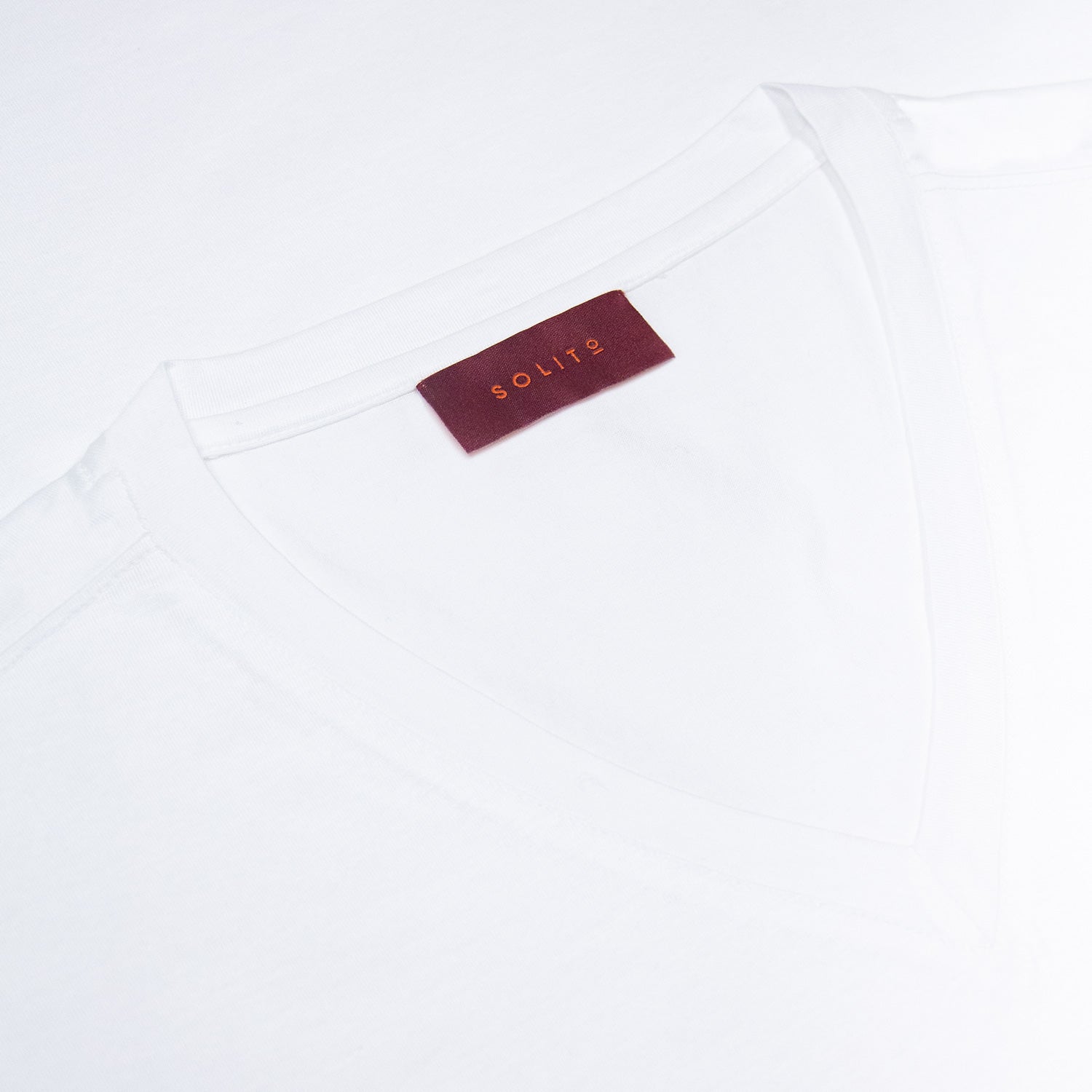 PLAYERA MANGA CORTA CUELLO V COLOR BLANCO