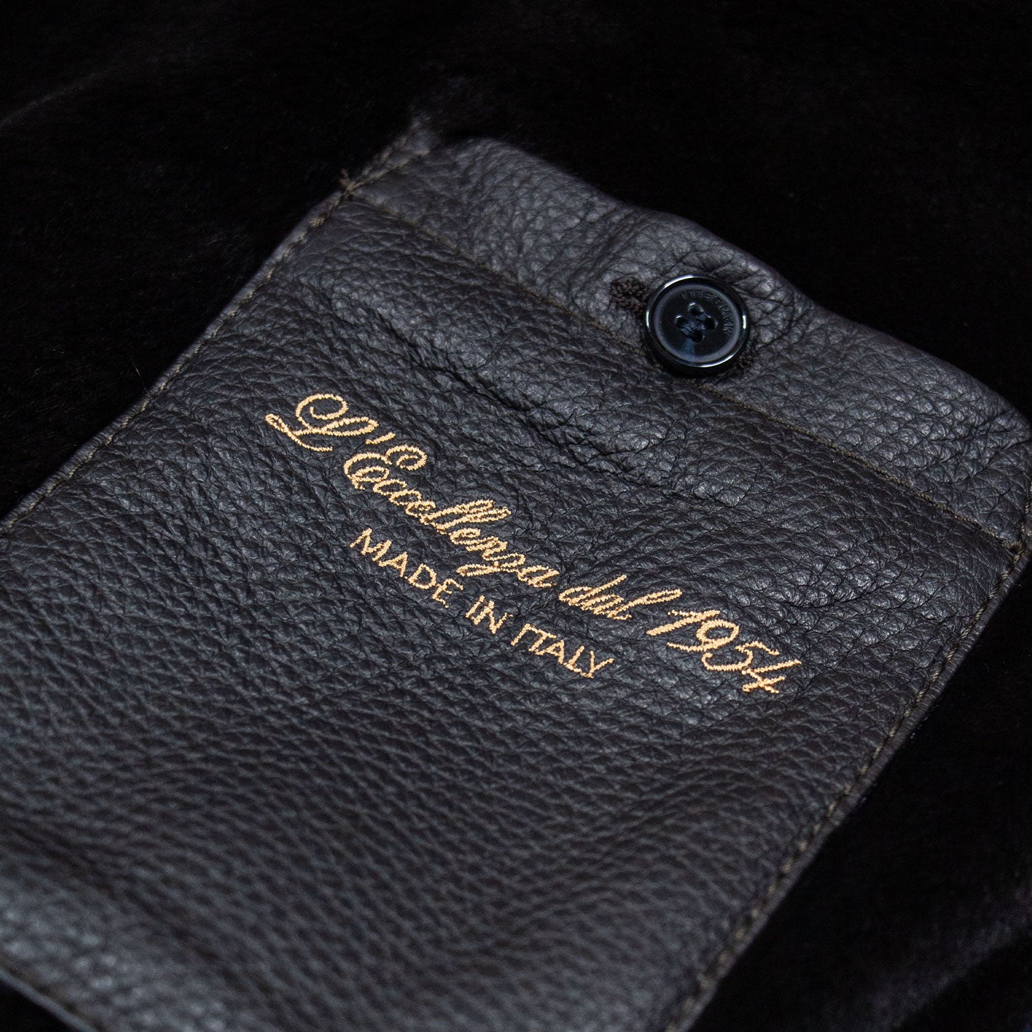 CHAMARRA CORTA DE CASHMERE AZUL CON INTERIOR DE LAPIN Y CUELLO DESMONTABLE DE VISÓN