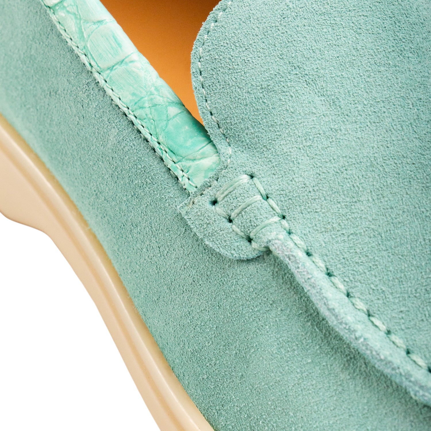 LOAFER BAJOS EN SUEDE Y DETALLES EN COCODRILO CONSTRUCCIÓN SACCHETTO COLOR VERDE TURQUESA