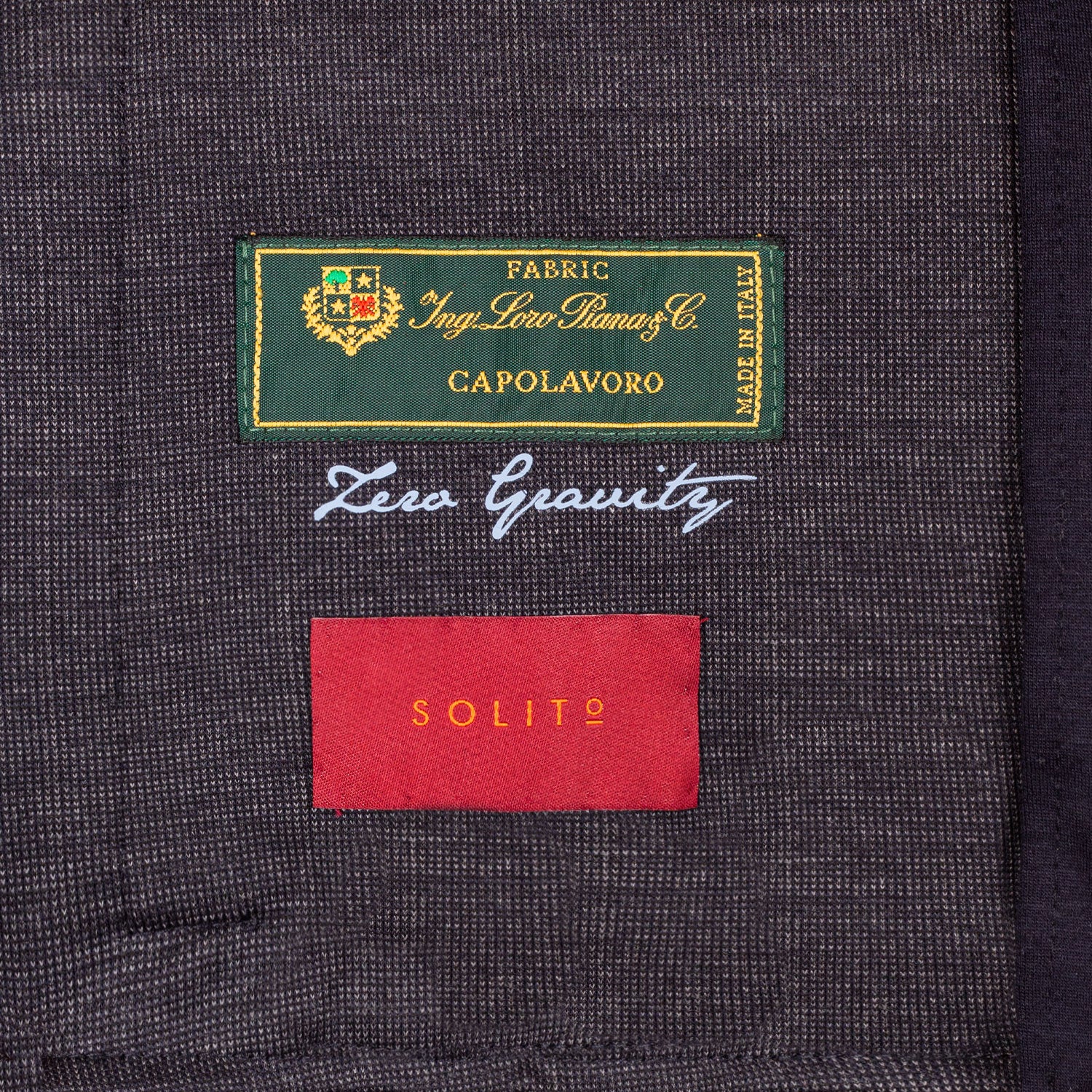 SUDADERA ULTRA LIGERA STRETCH EN AZUL CON RAYA DE GIS GRIS