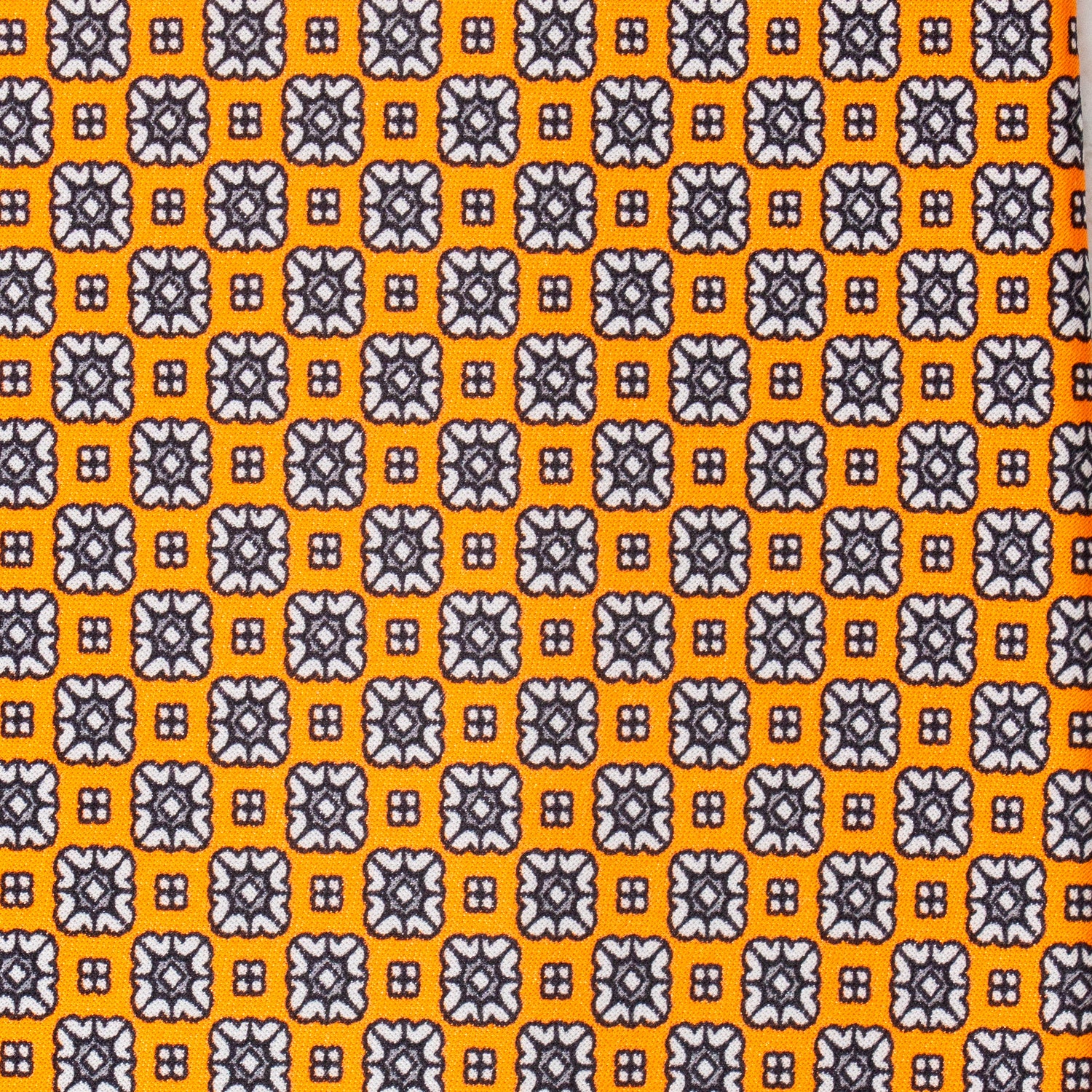 CORBATA EN SET CON PAÑUELO DE SEDA NARANJA CON DISEÑO DE MICROCUADROS GRIS