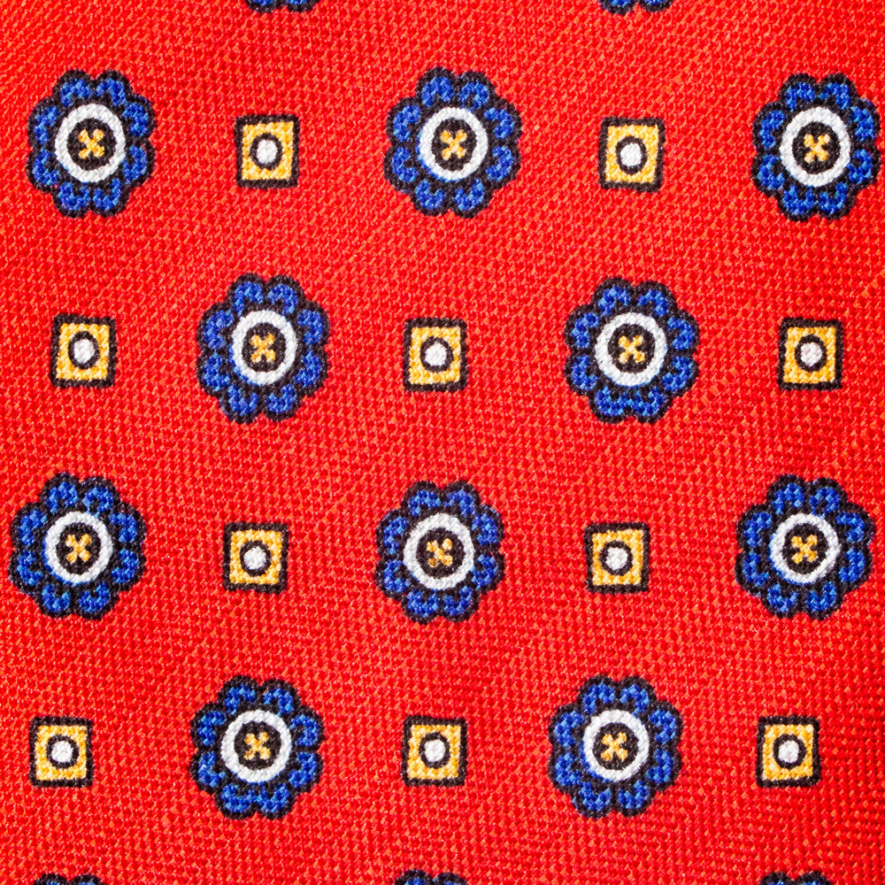 CORBATA EN SET CON PAÑUELO DE SEDA CON CUADROS AZULES Y PUNTOS ORO EN ROJO