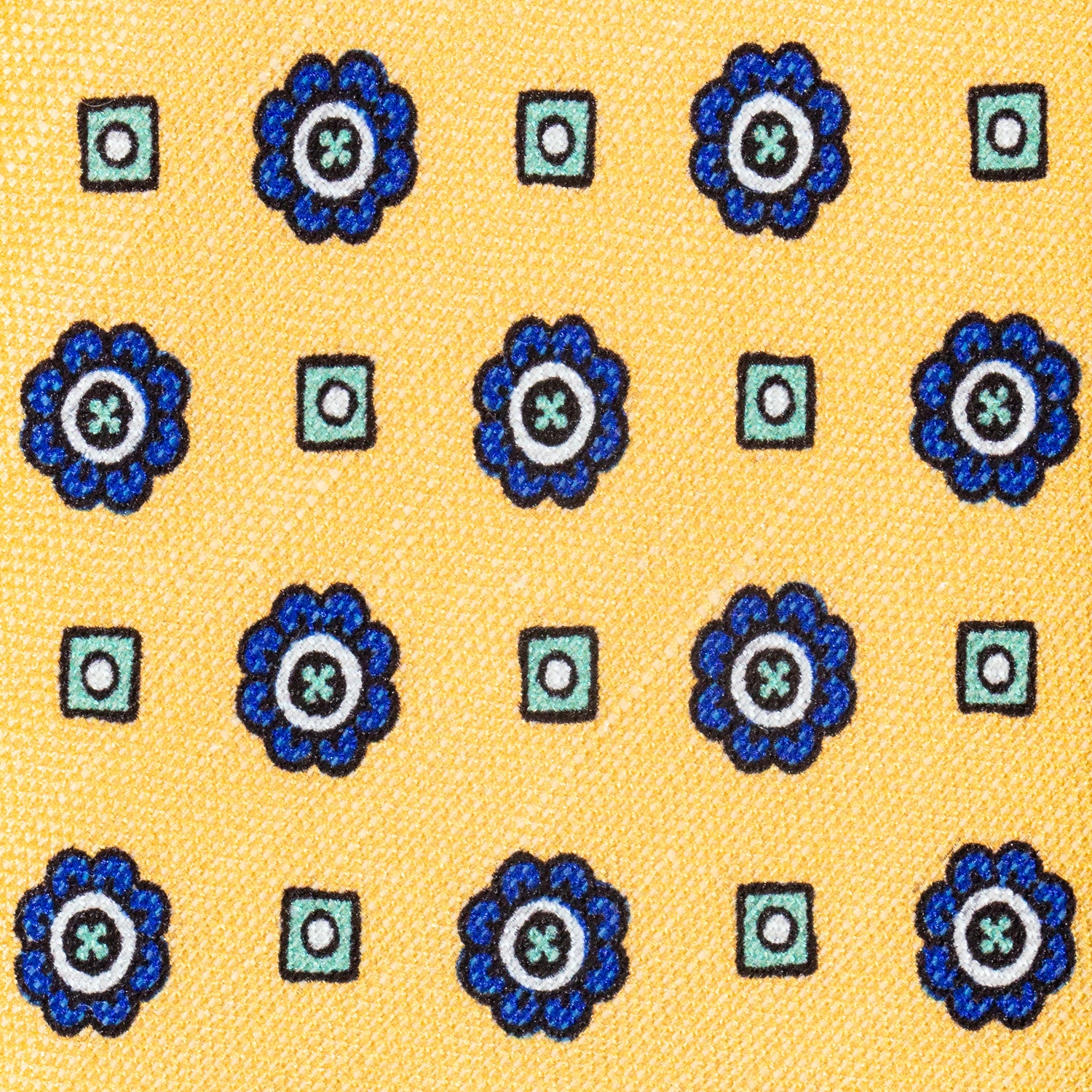CORBATA EN SET CON PAÑUELO DE SEDA CON CUADROS AZULES Y PUNTOS ESMERALDA EN ORO