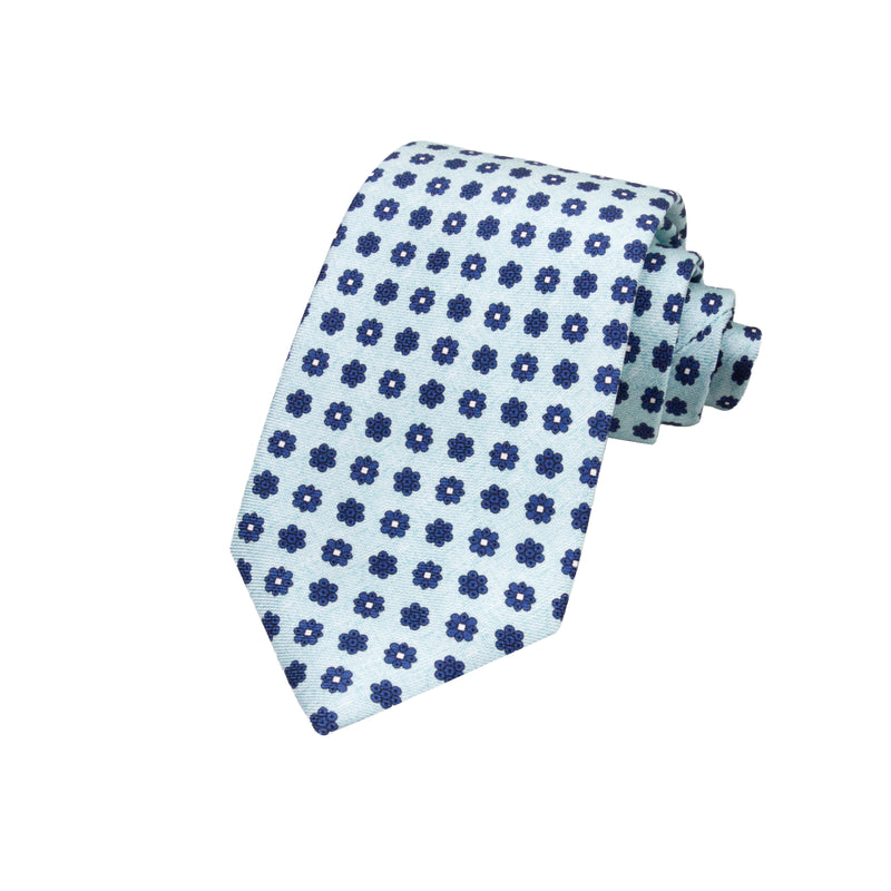 CORBATA 7 PLIEGUES EN SEDA EN DISEÑO LINO CON FLORES AZUL MEDIANOCHE EN AZUL CLARO