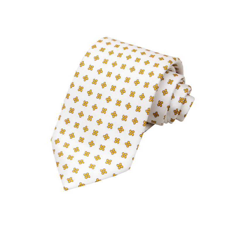 CORBATA 7 PLIEGUES EN SEDA CON CRUCES NARANJAS EN BLANCO