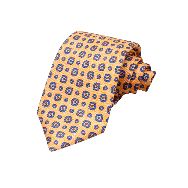CORBATA 7 PLIEGUES EN SEDA EN DISEÑO LINO CON CUADROS Y PUNTOS AZULES EN NARANJA