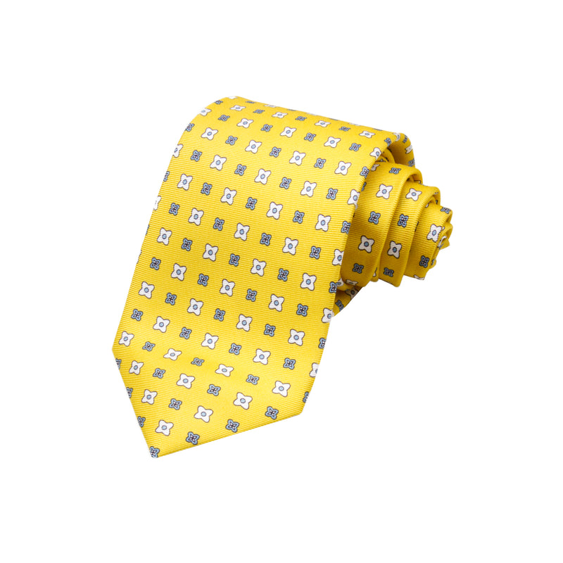 CORBATA 7 PLIEGUES EN SEDA CON FLORES BLANCAS Y AZULES EN AMARILLO