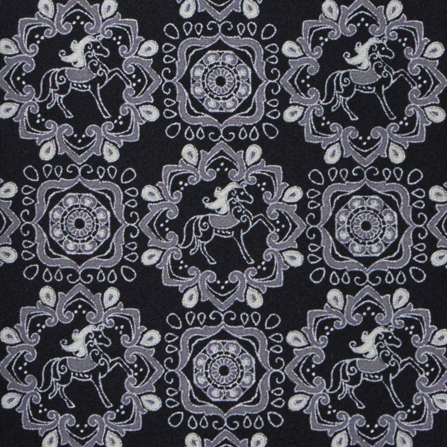 CORBATA EN SET CON PAÑUELO DE SEDA CON DIBUJOS GEOMÉTRICOS EN NEGRO Y GRIS