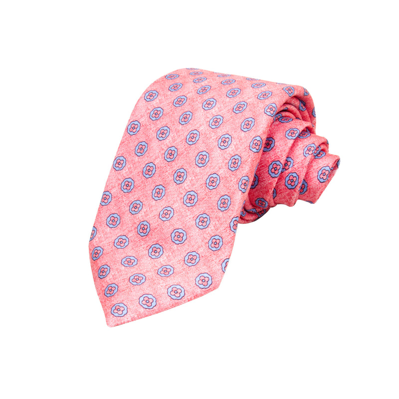 CORBATA 7 PLIEGUES EN SEDA EN DISEÑO LINO CON FLORES ROJAS Y AZULES EN ROJO