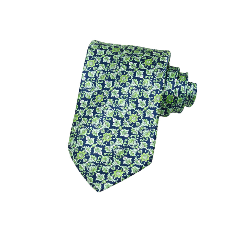 CAJA DE SEDA SET CORBATA CON PAÑUELO DE SEDA CON FANTASÍA GEOMÉTRICA EN COLOR VERDE Y AZUL MARINO
