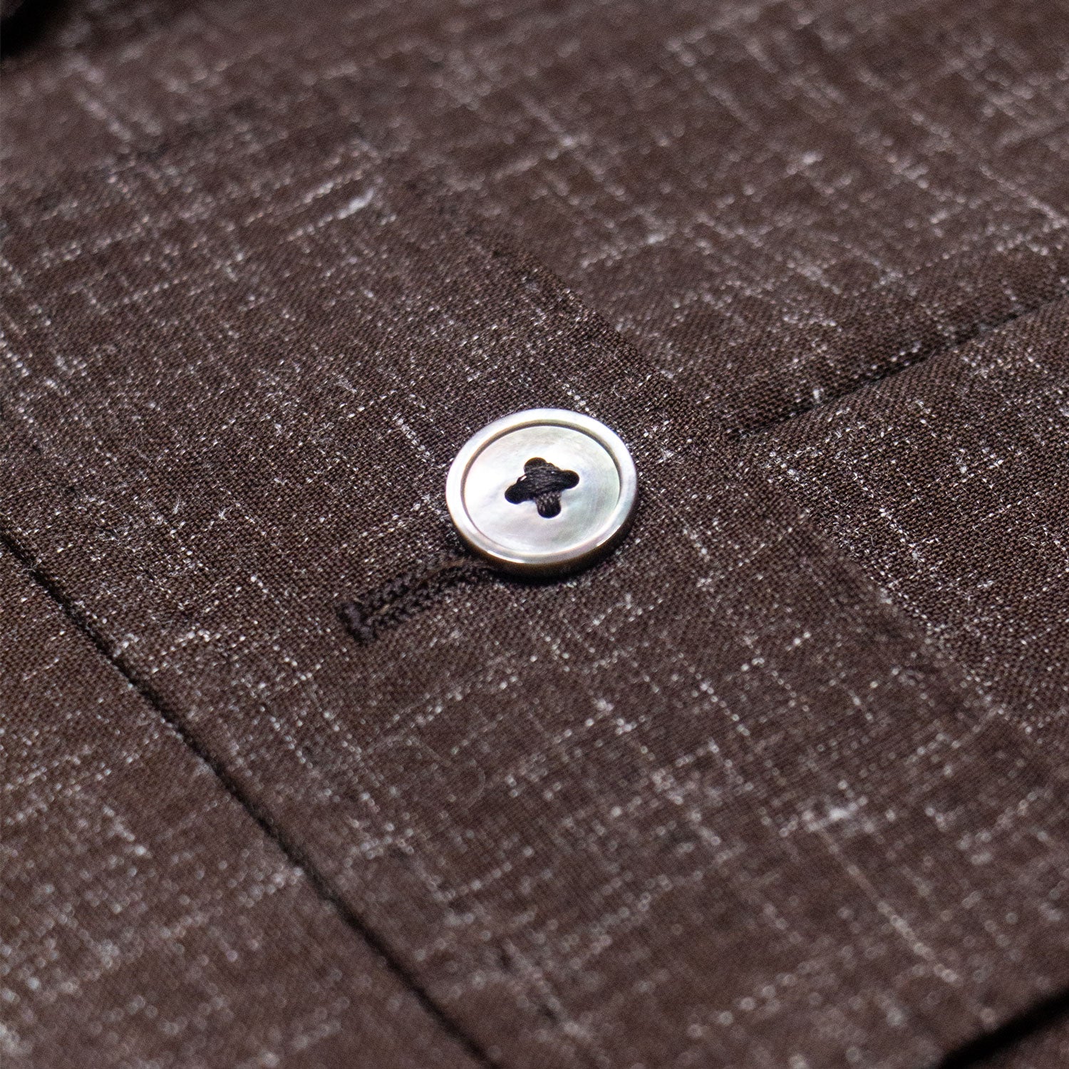 SACO DESESTRUCTURADO ESTILO "SAHARIANA" COLOR MARRÓN OBSCURO