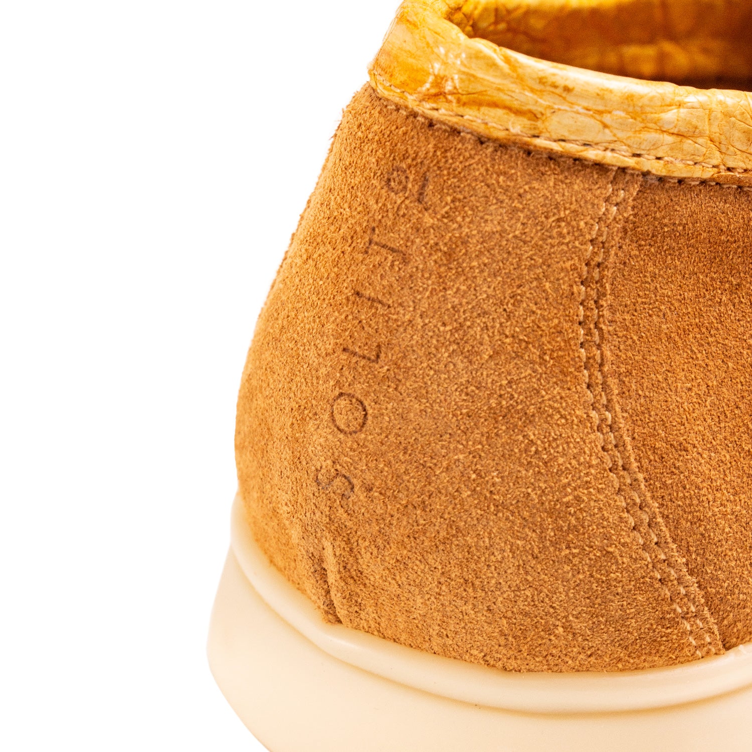 LOAFER BAJOS EN SUEDE Y DETALLES EN COCODRILO CONSTRUCCIÓN SACCHETTO COLOR CAMEL