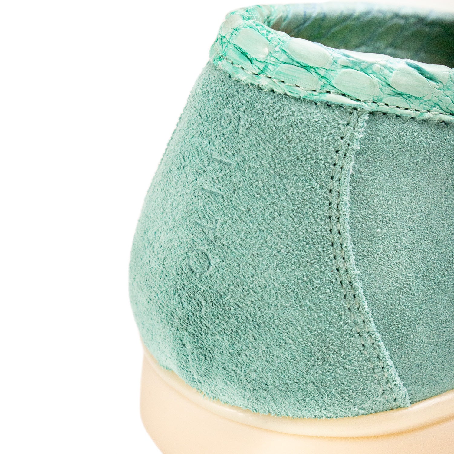 LOAFER BAJOS EN SUEDE Y DETALLES EN COCODRILO CONSTRUCCIÓN SACCHETTO COLOR VERDE TURQUESA