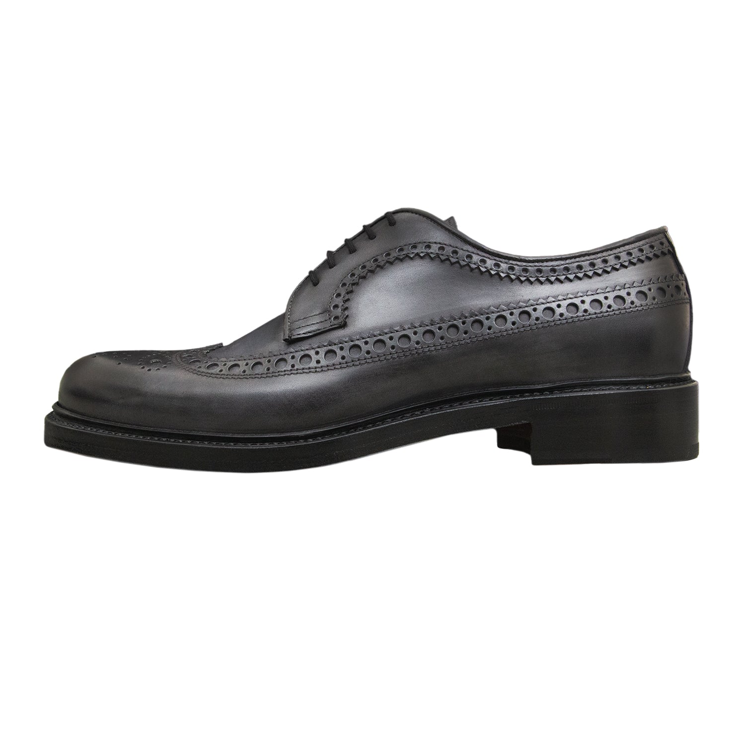 ZAPATO OXFORD EN CUERO CON PÁTINA A MANO EN COLOR GRIS OBSCURO