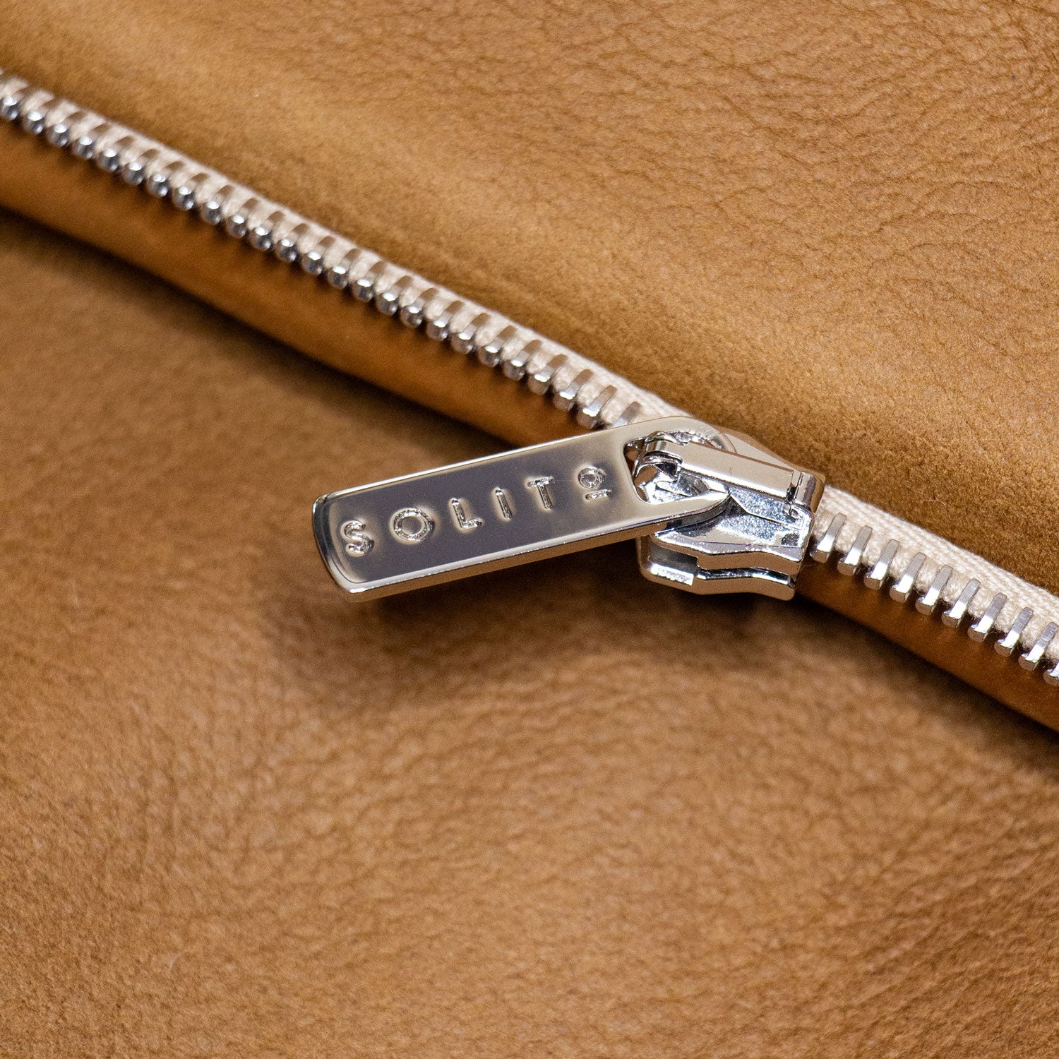 CHAMARRA CAZADORA EN PIEL DE BORREGO "MONTONE" COLOR CAMEL CON CUELLO DESMONTABLE DE MINK