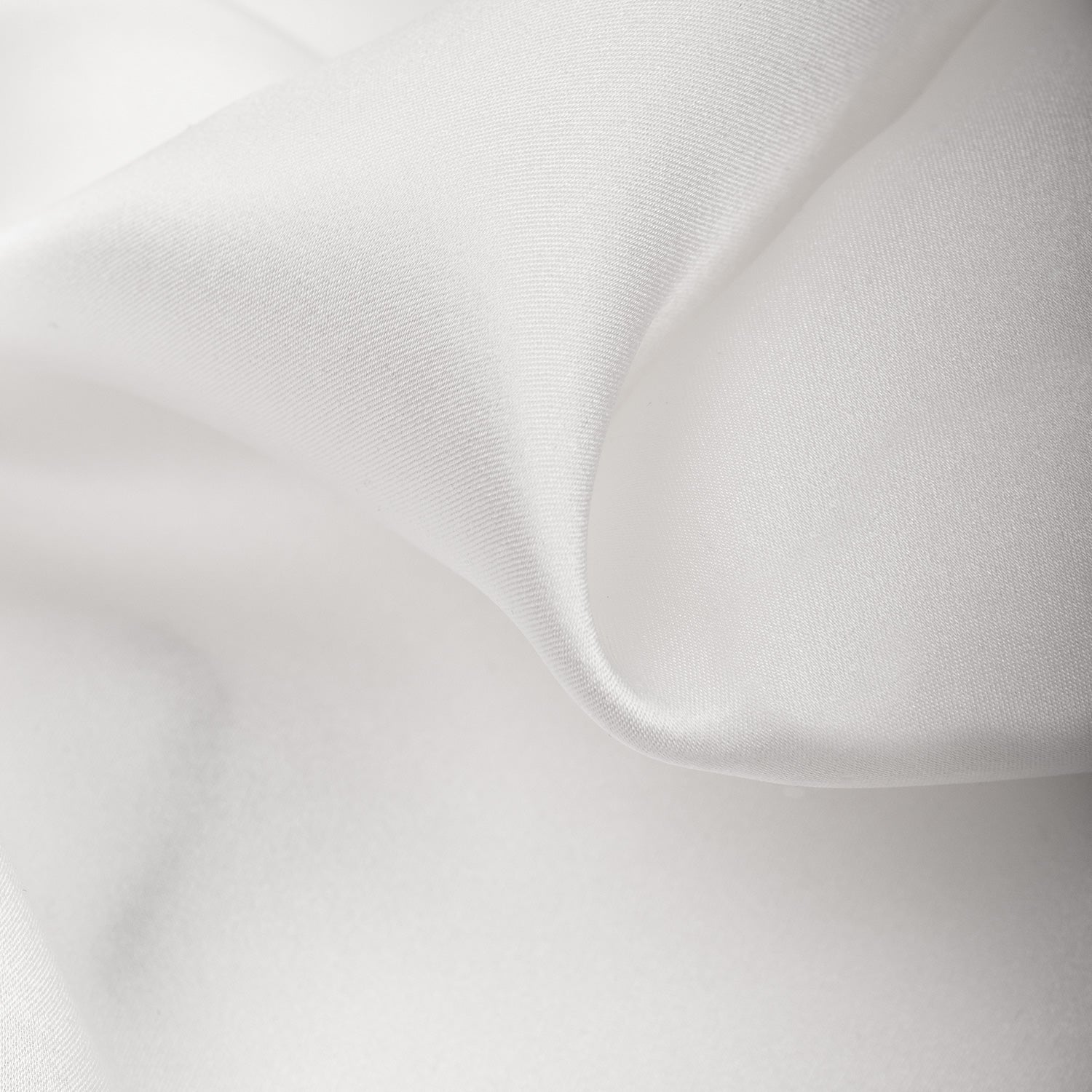 CORBATA EN SET CON PAÑUELO SOLITO 7 PLIEGUES CON CAJA FONDO NEGRO Y LUNARES POLKA DOT BLANCO 100% SEDA