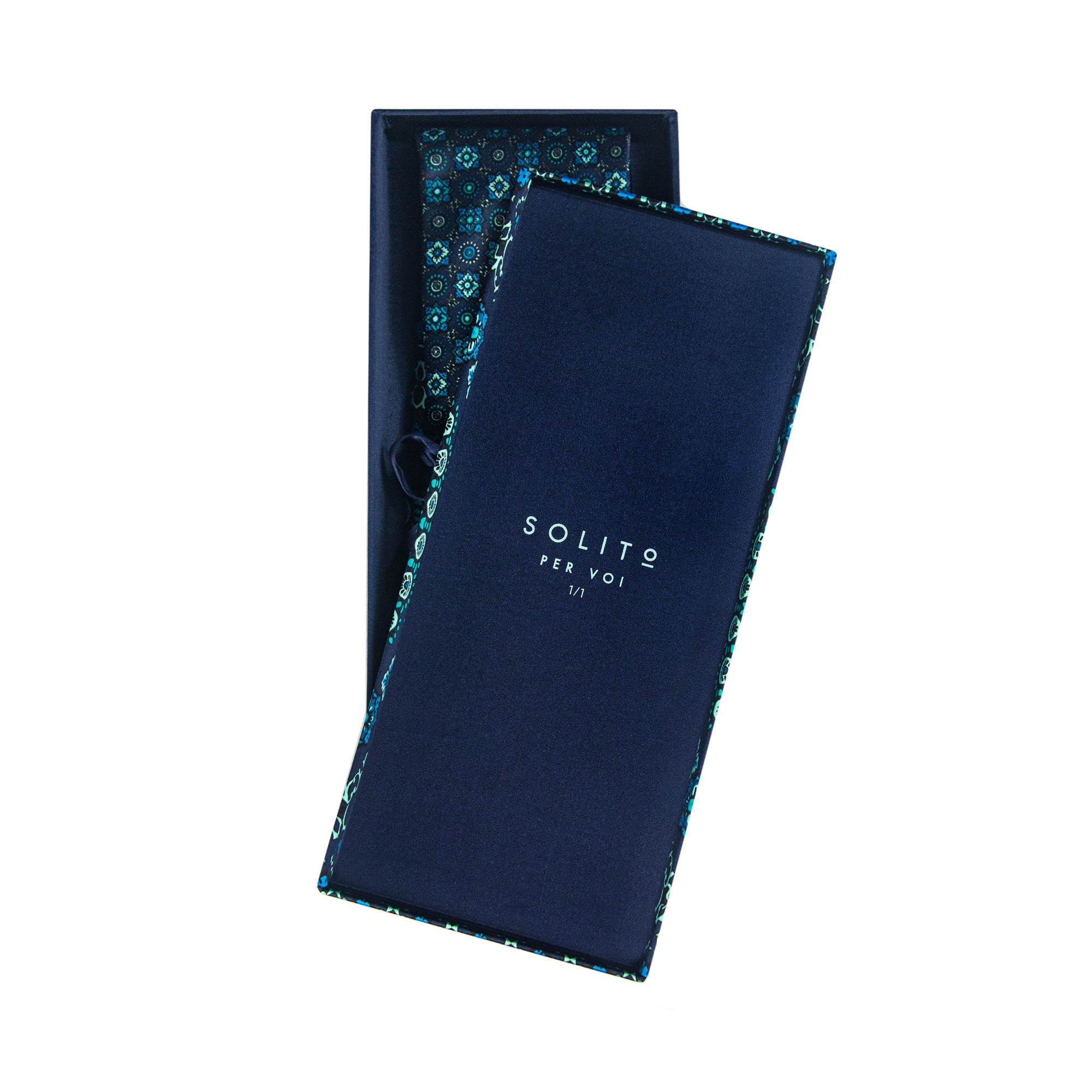 CORBATA EN SET CON PAÑUELO SOLITO FONDO AZUL MARINO CON FLORES TURQUESA CON CAJA 100% SEDA