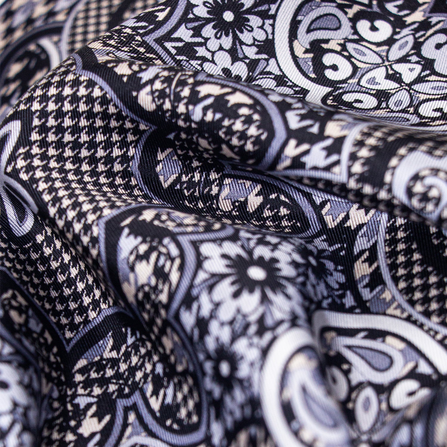 CORBATA EN SET CON PAÑUELO SOLITO BEIGE CLARO CON CONTRASTES EN NEGRO CON CAJA 100% SEDA