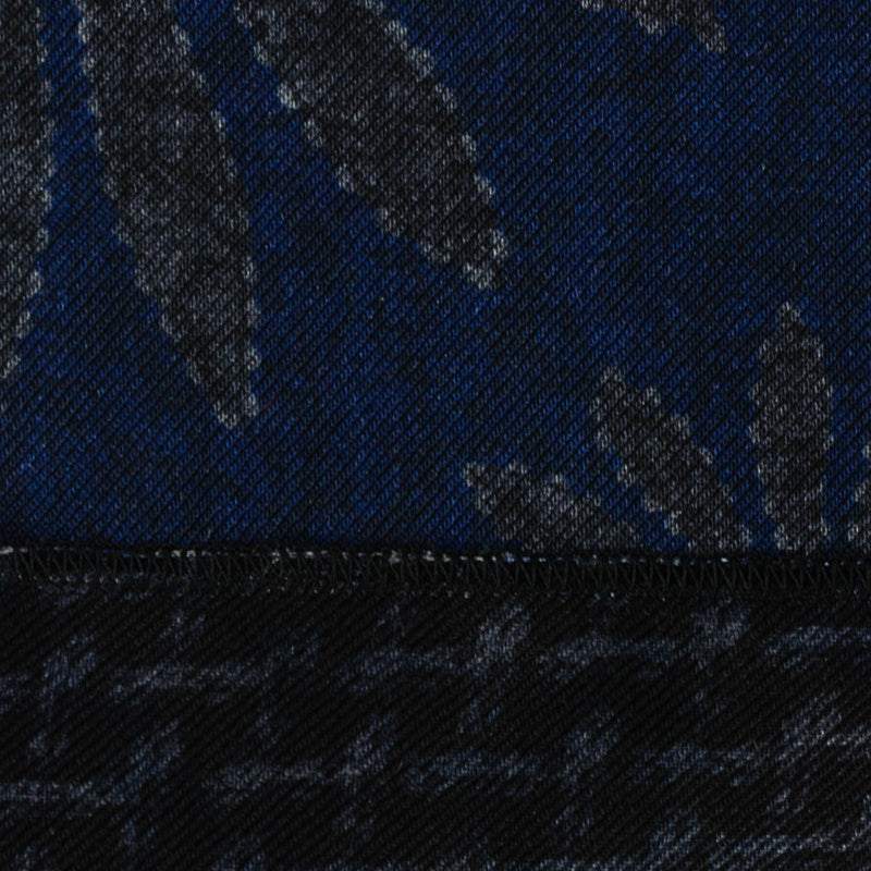 BUFANDA CASHMERE Y SEDA COLOR NEGRO CON DISEÑO FLOREAL COLOR GRIS