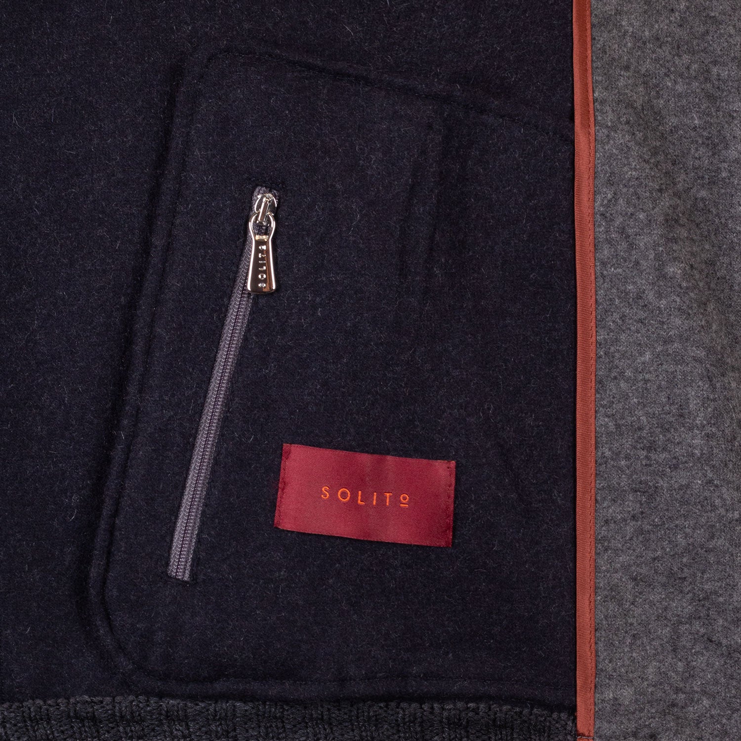 CHAMARRA CORTA DE CASHMERE JERSEY GRIS MEDIO CON INTERIOR GRIS OXFORD EN CONTRASTE