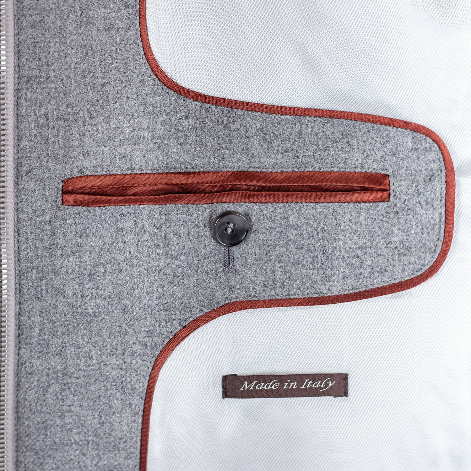 CHAMARRA CORTA COLOR GRIS EN FRANELA RAIN SYSTEM CON MANGAS EN CASHMERE JERSEY