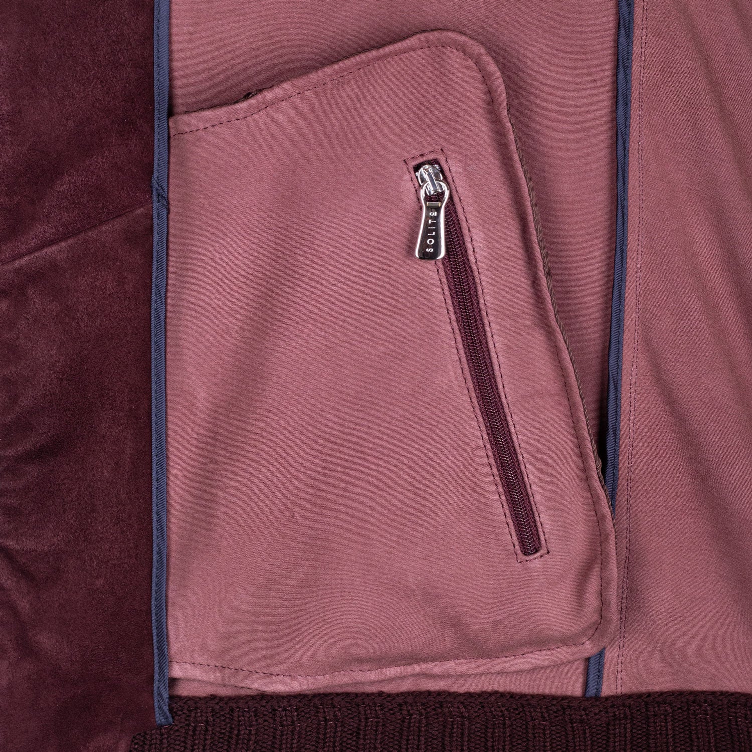 CHAMARRA CORTA EN GAMUZA BABY SUEDE DESESTRUCTURADA EN COLOR VINO