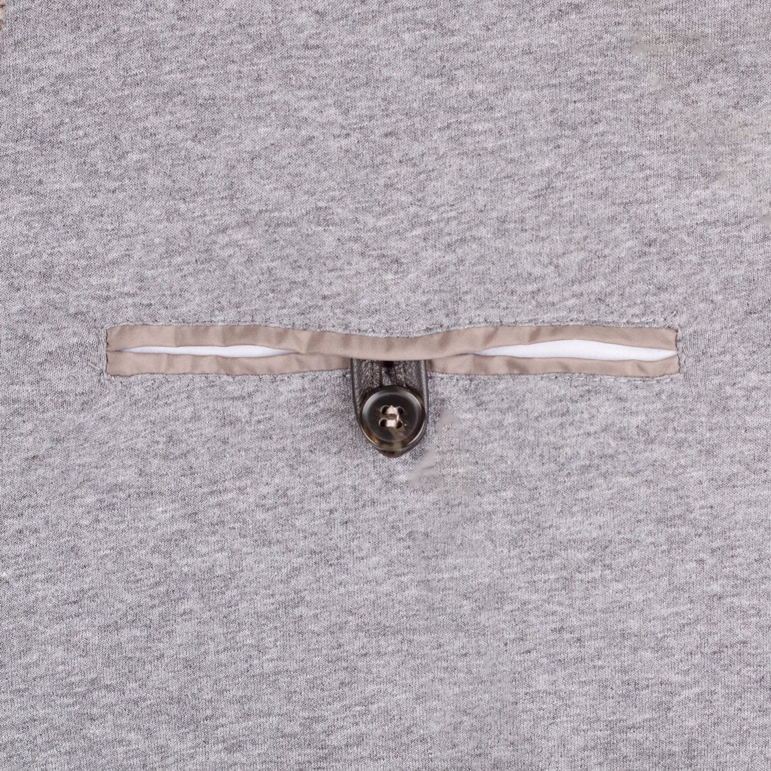 CHAMARRA CORTA DE CUELLO ALTO COLOR PAJA